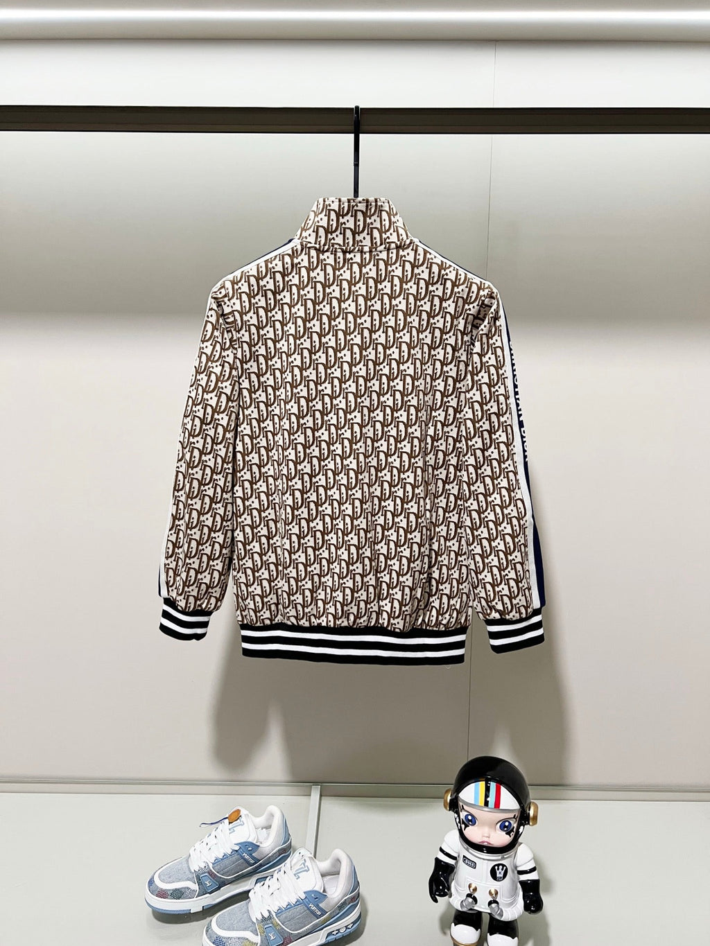 letter 1 color fashion coat  091810