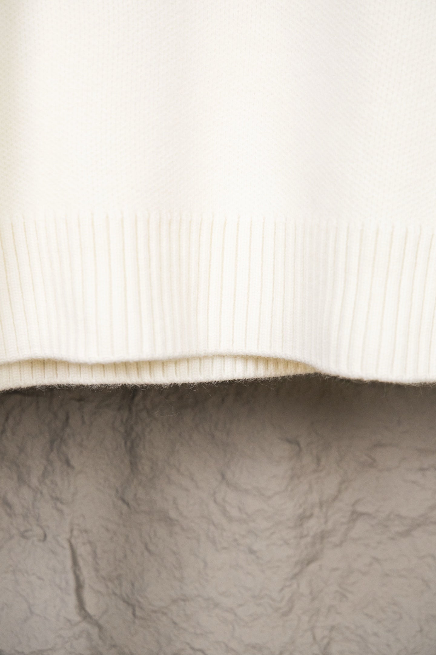 Retro atmosphere round neck autumn and winter loose and lazy feeling thick unisex sweater P205-White