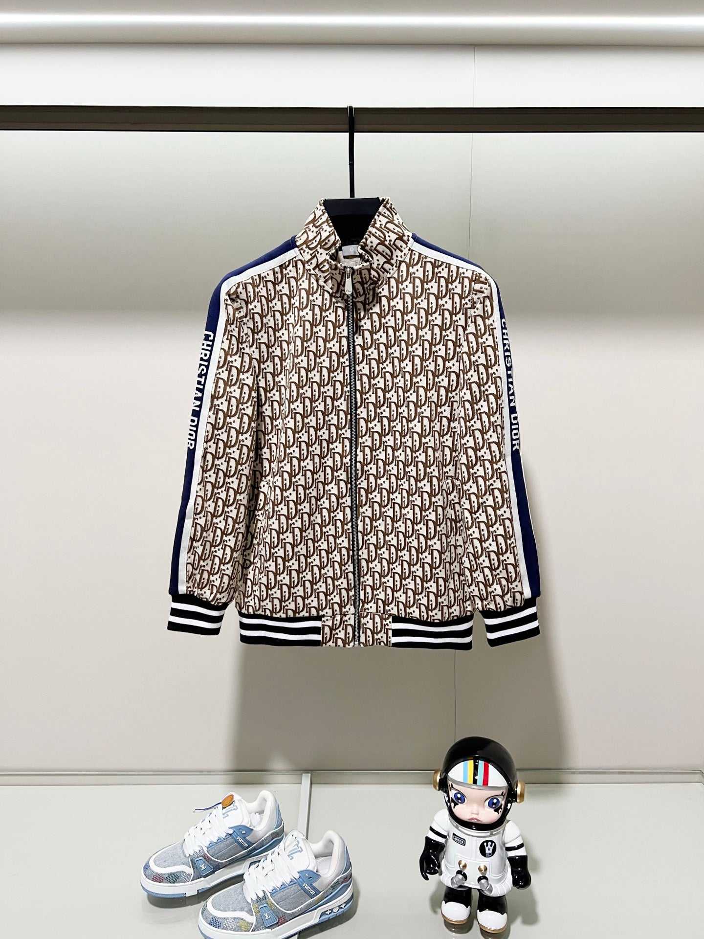 letter 1 color fashion coat  091810