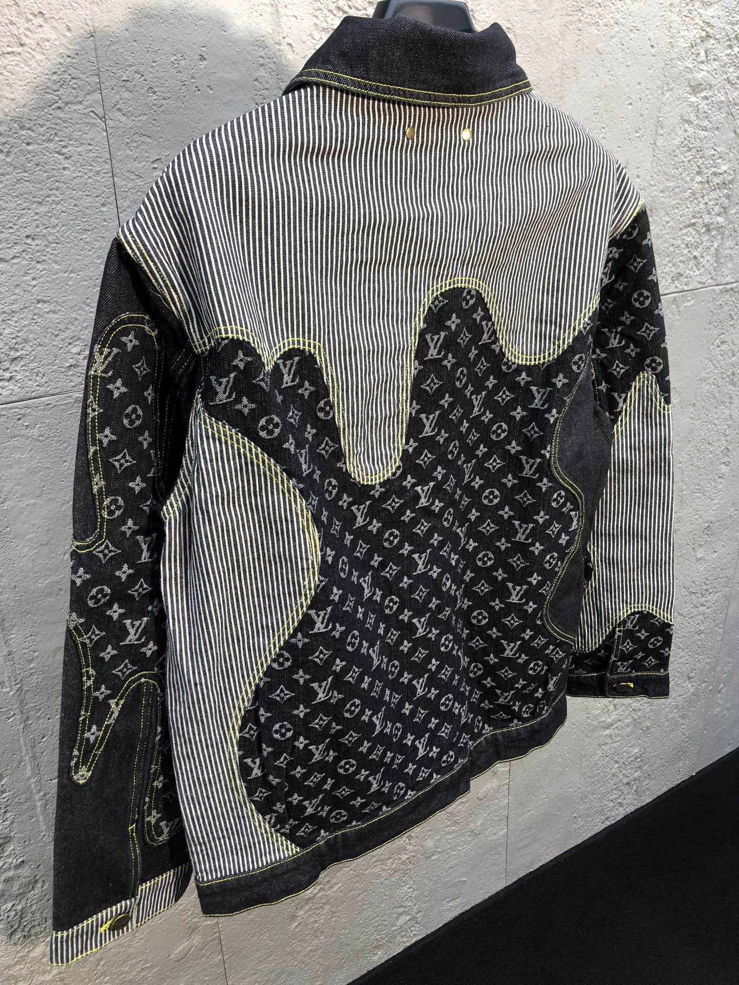 letter 1 color fashion coat  091806