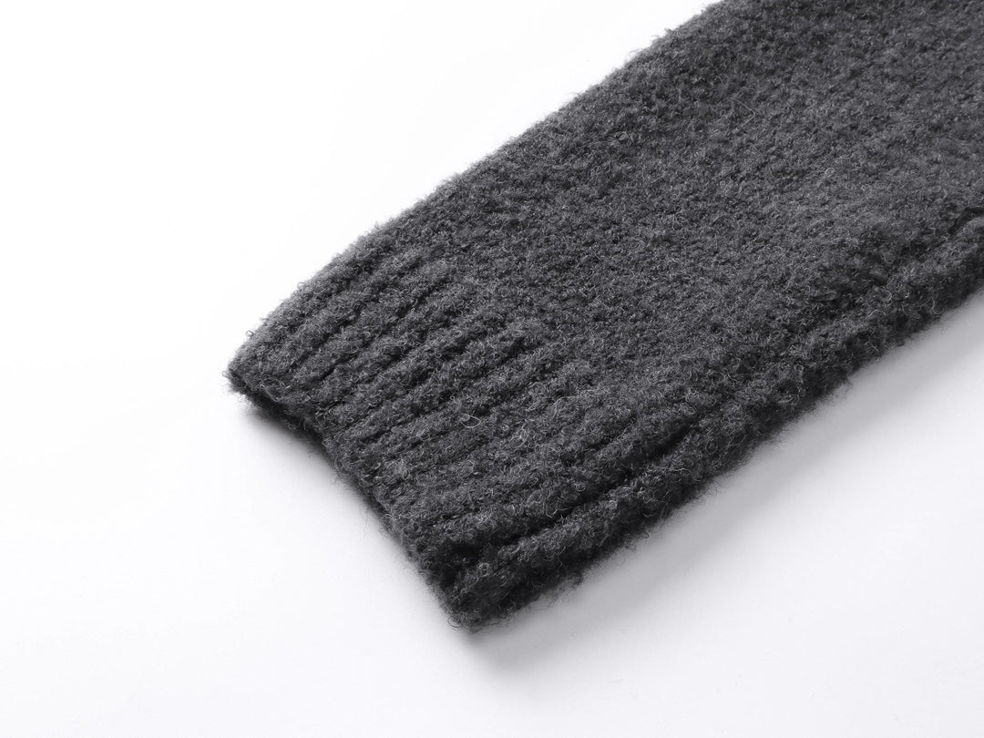 Retro atmosphere round neck autumn and winter loose and lazy feeling thick unisex sweater P195-Black