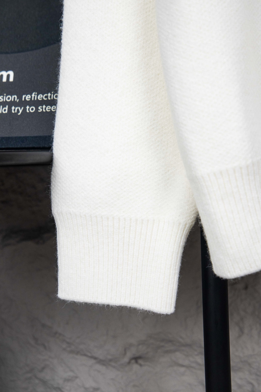 Retro atmosphere round neck autumn and winter loose and lazy feeling thick unisex sweater P195-White