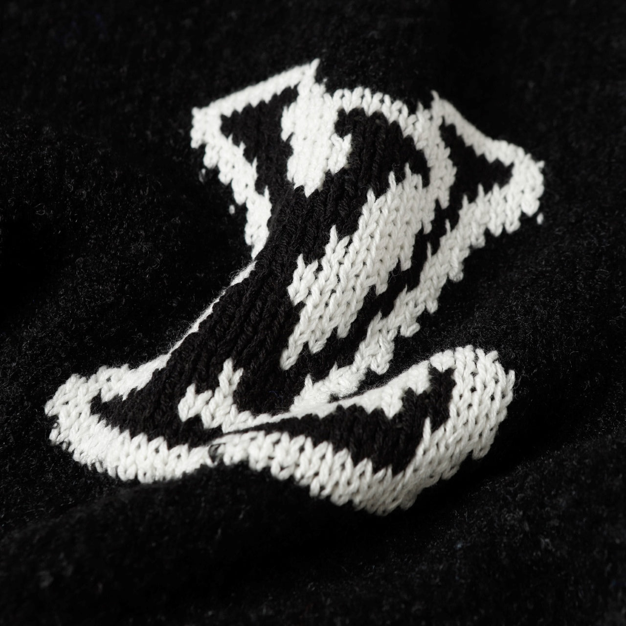 Retro atmosphere round neck autumn and winter loose and lazy feeling thick unisex sweater M813-Black