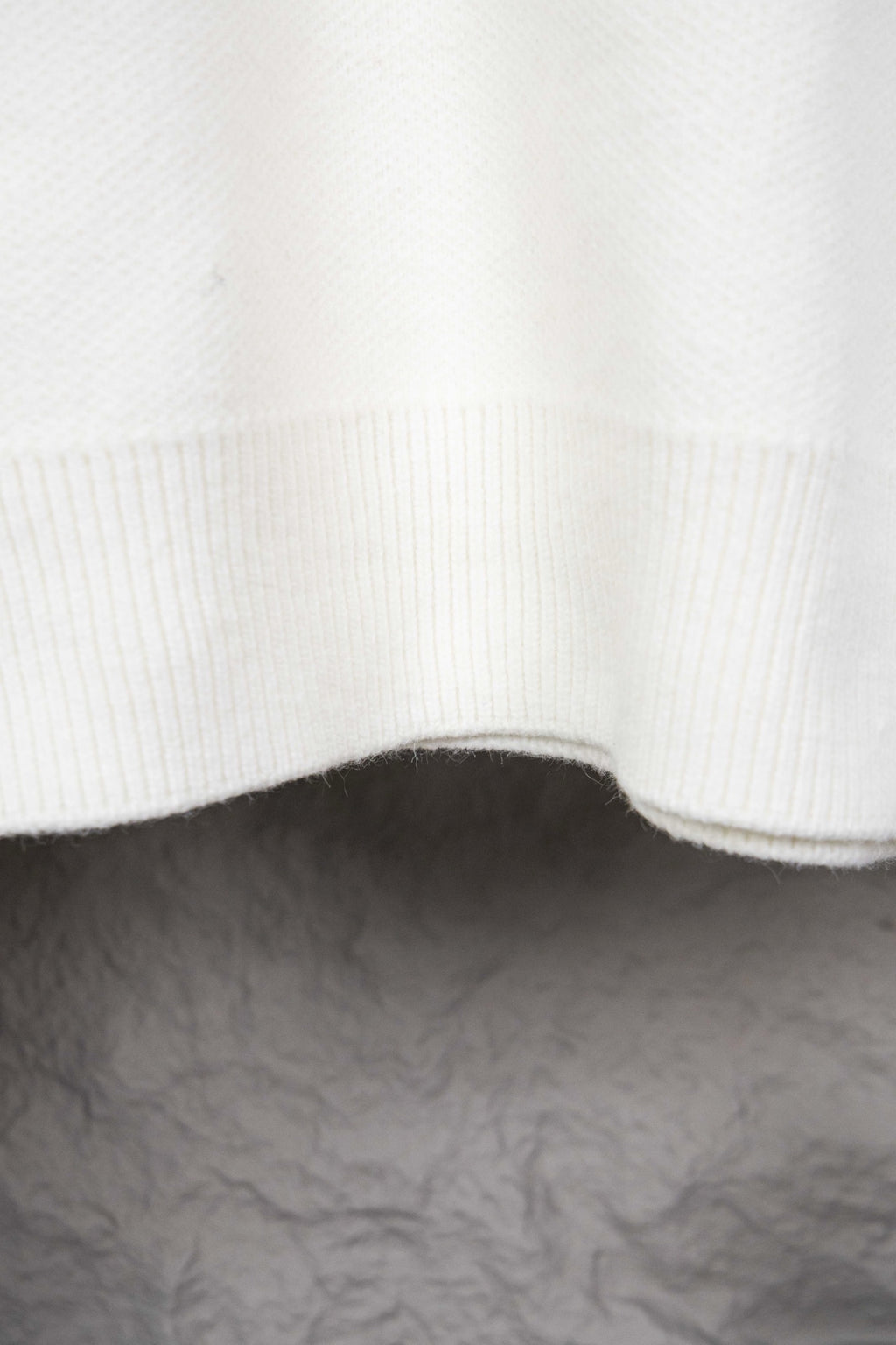 Retro atmosphere round neck autumn and winter loose and lazy feeling thick unisex sweater P195-White