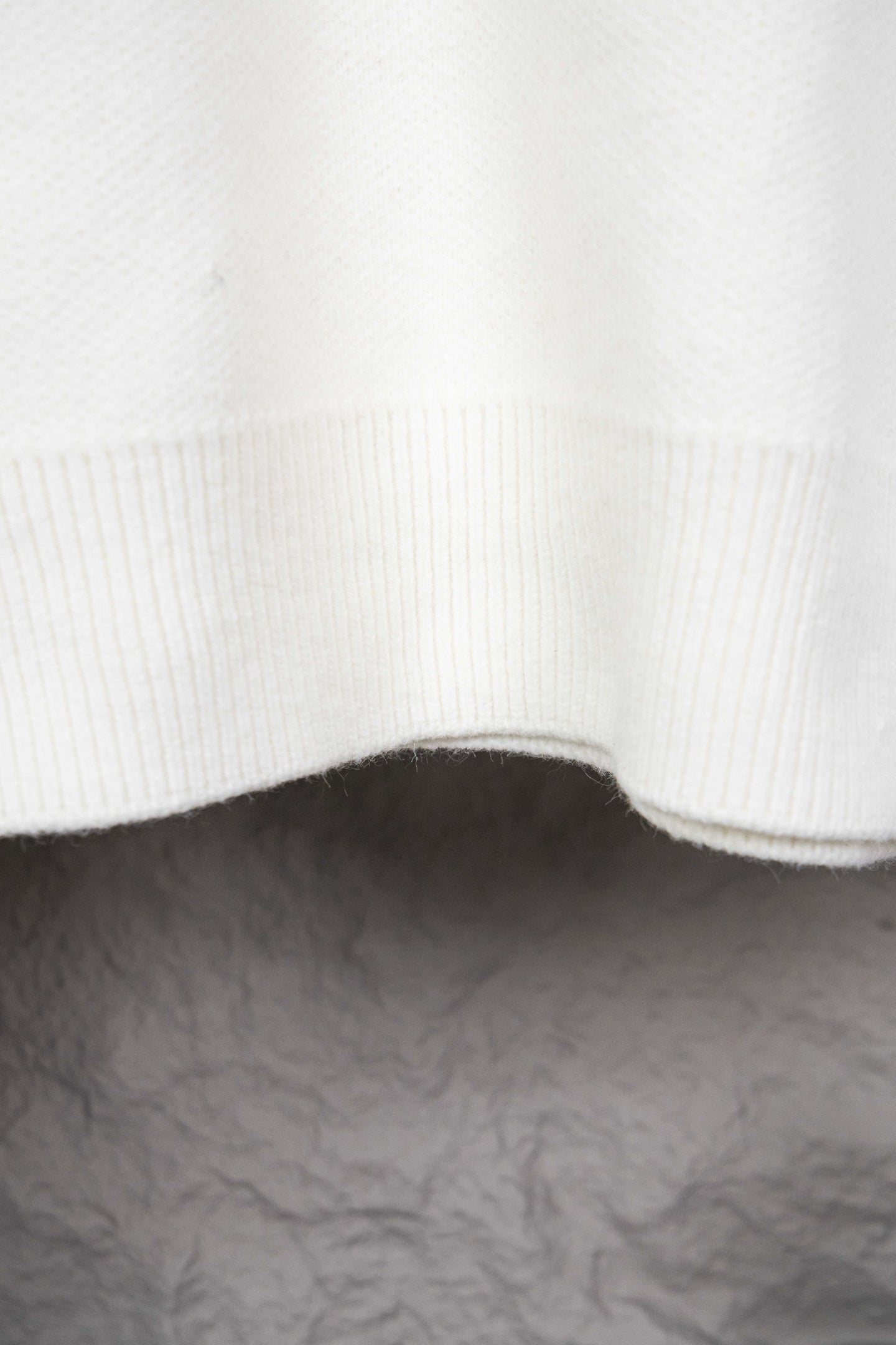 Retro atmosphere round neck autumn and winter loose and lazy feeling thick unisex sweater P195-White