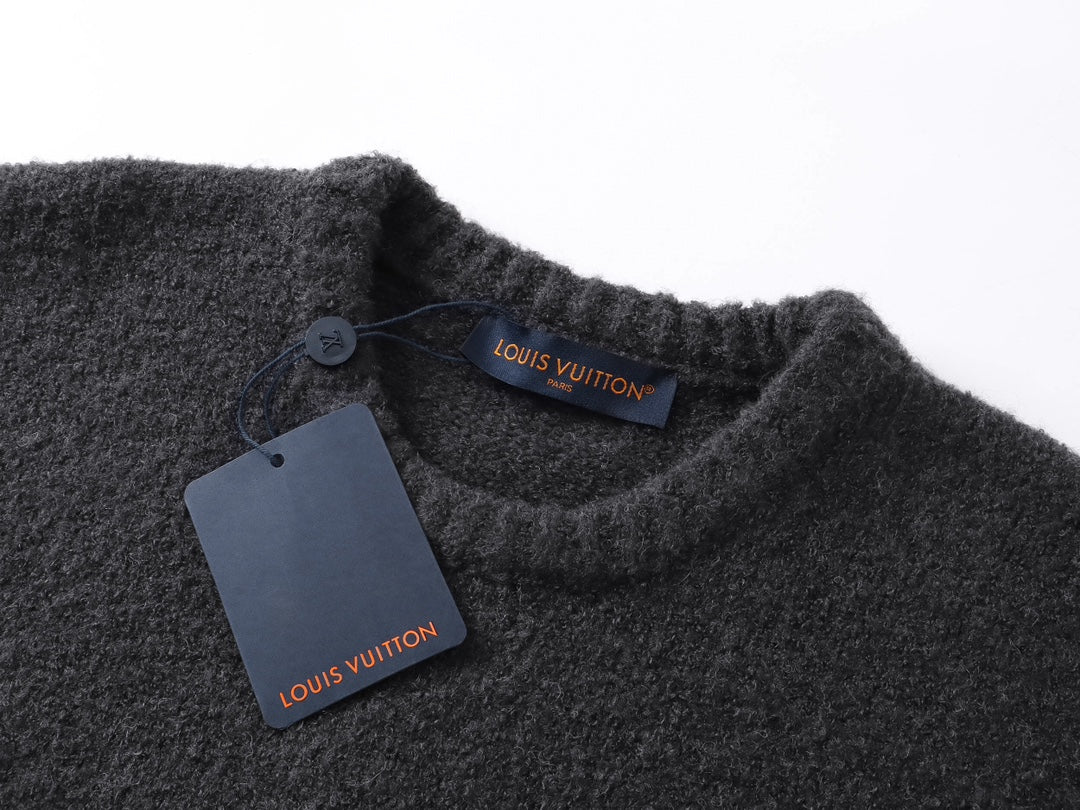 Retro atmosphere round neck autumn and winter loose and lazy feeling thick unisex sweater P195-Black